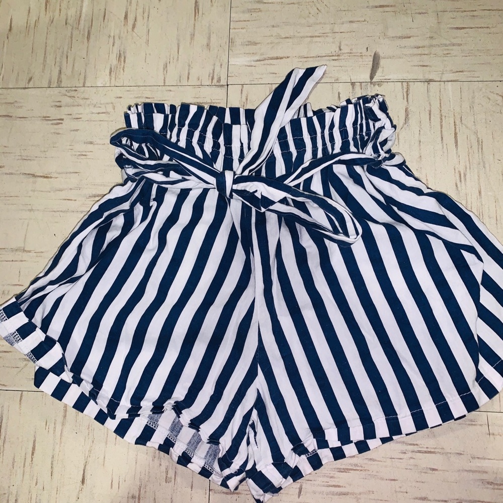 Stripes shorts🦚
